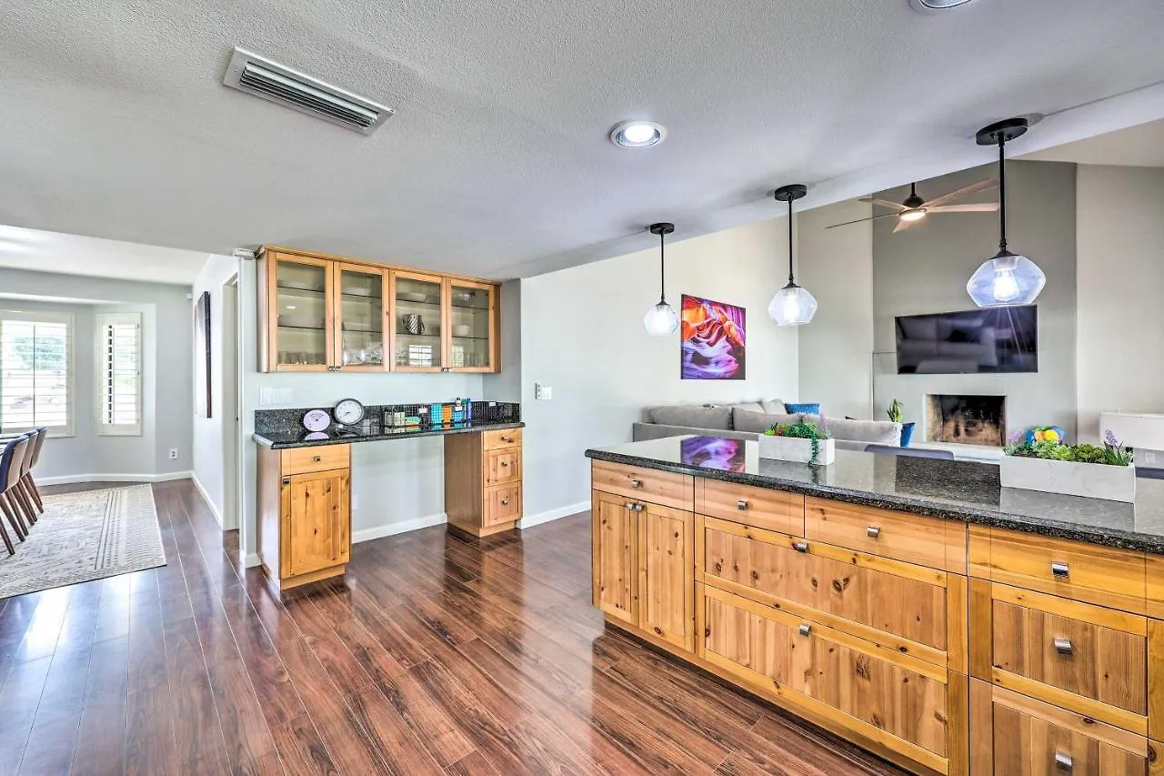 Sunny Scottsdale Home With Heated Pool And Patio בית נופש